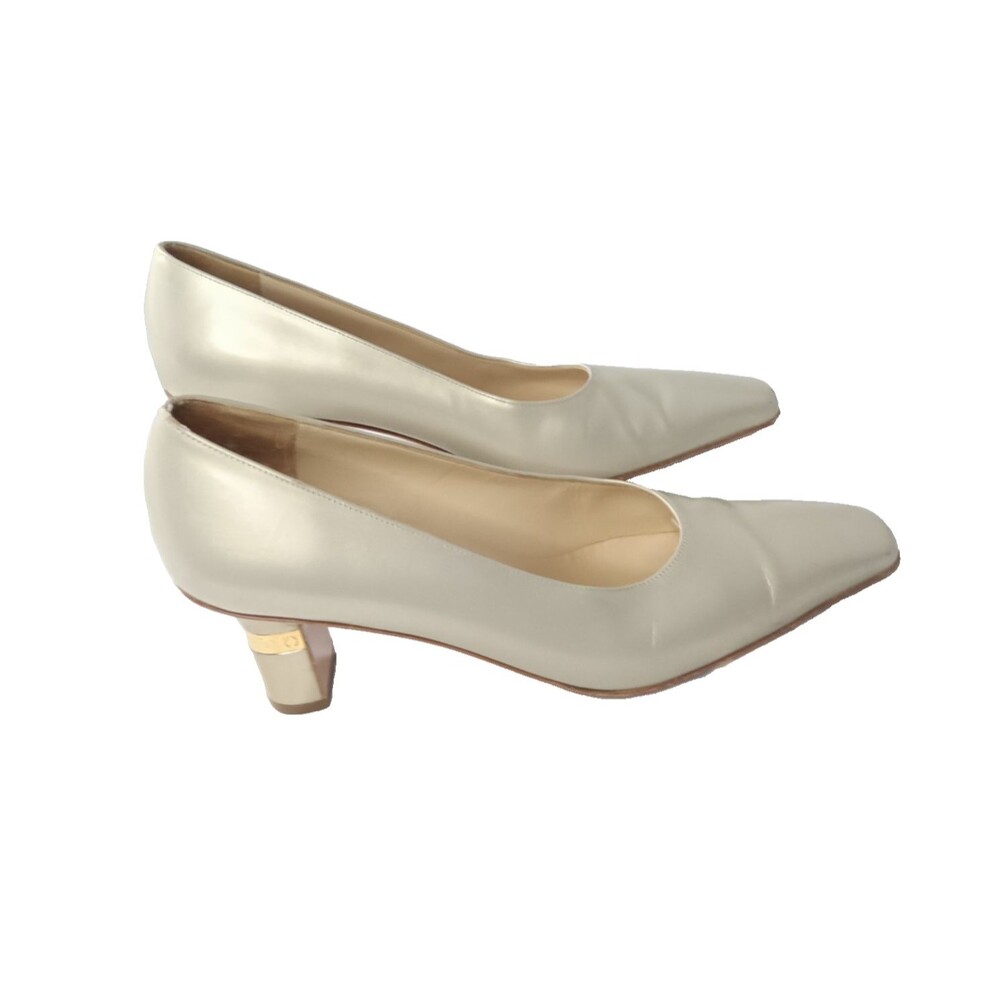 Salvatore Ferragamo Shoes Womens Sz 7 B Cream Pumps Gold Gancini Heels Accents